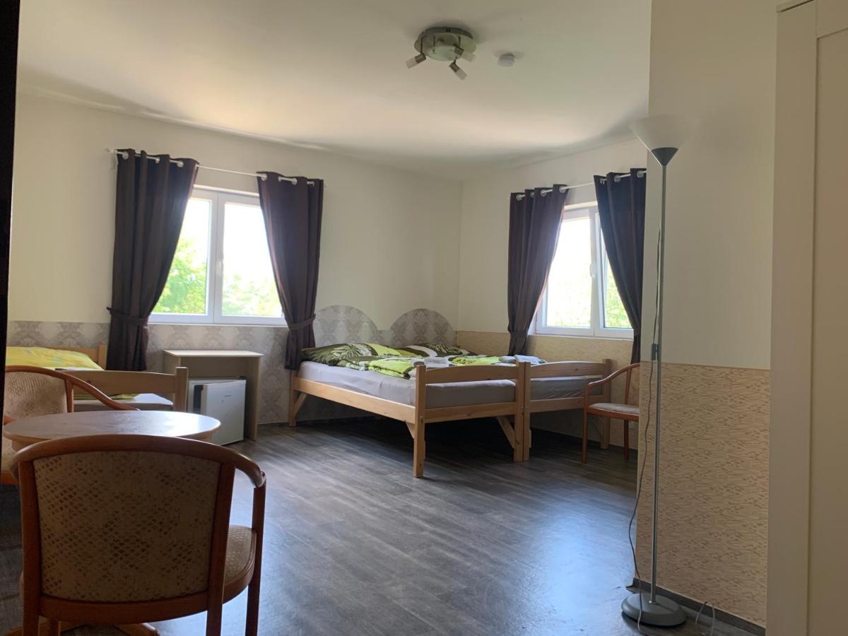 Penzion U Jezera Hotel Konstantinovy Lázně Exterior foto